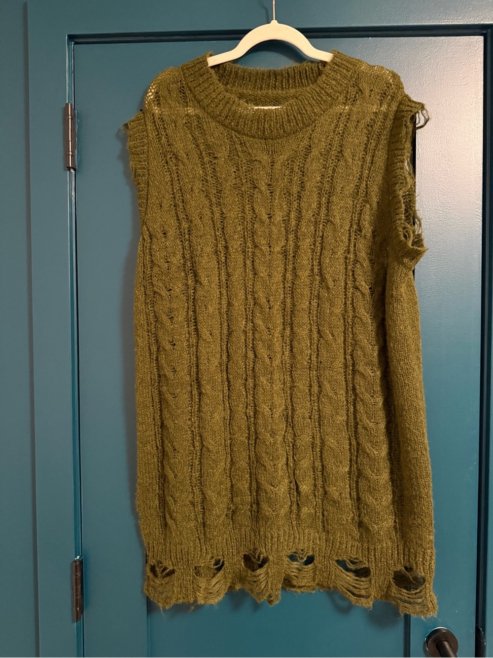WOOL-BLEND CABLE KNIT ROUND NECKLINE RIPPED LONG VEST